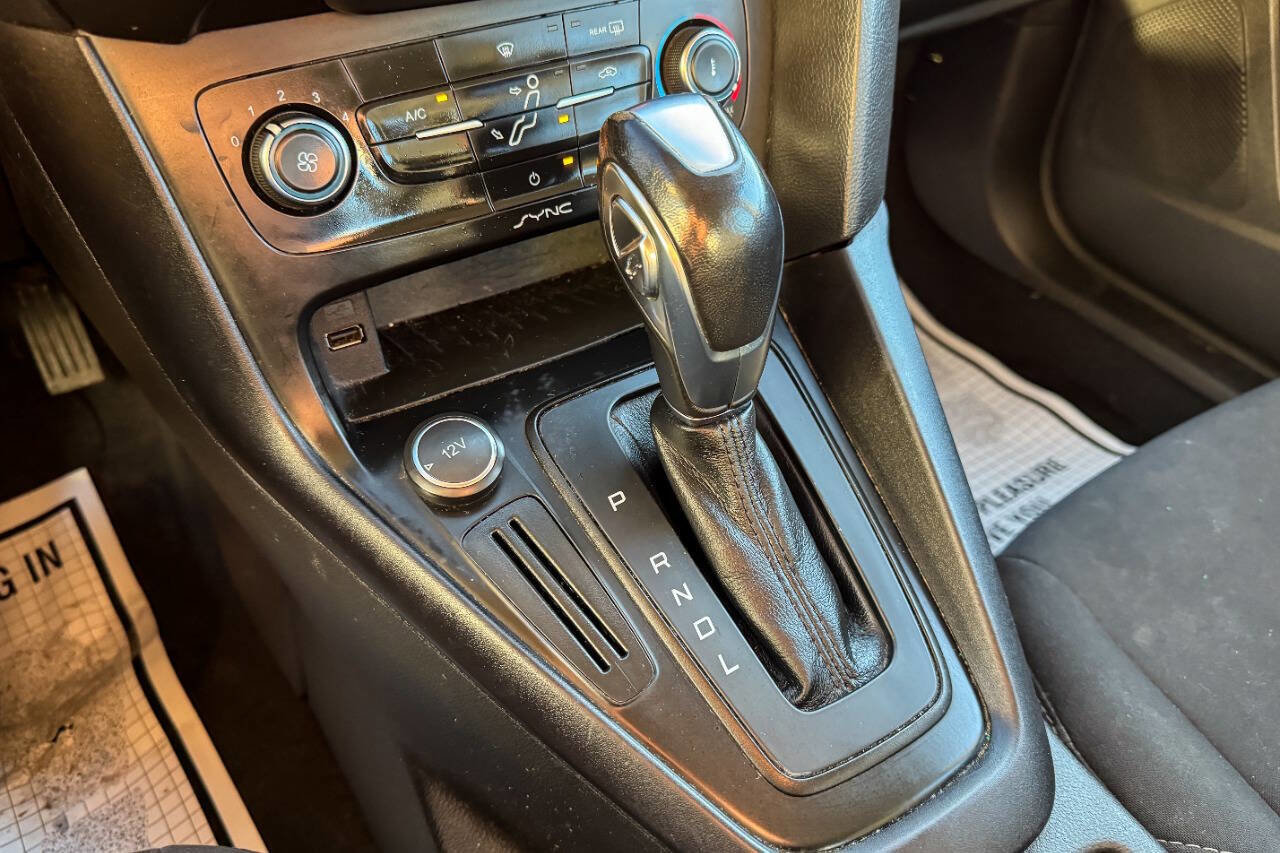 Used 2016 Ford Focus SE w/ Reverse Sensing Package image 29