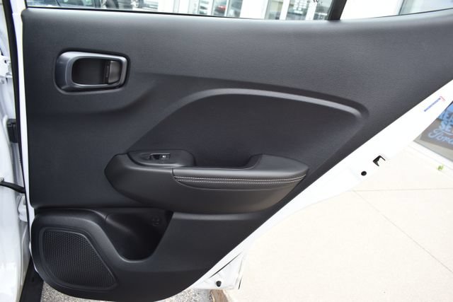 Used 2025 Hyundai Venue Limited FWD image 32