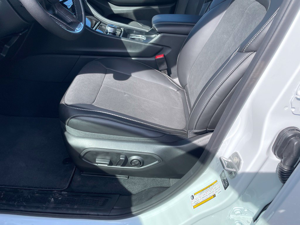 New 2027 Jeep Grand Cherokee Altitude AWD/4WD image 11