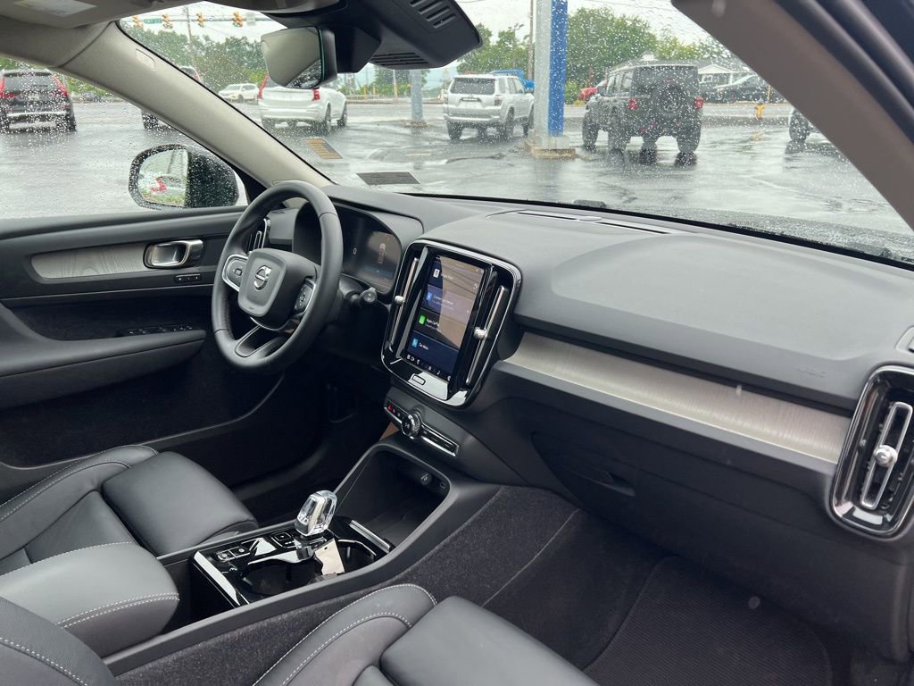 Certified 2023 Volvo XC40 B5 Plus w/ Protection Package Premier image 35
