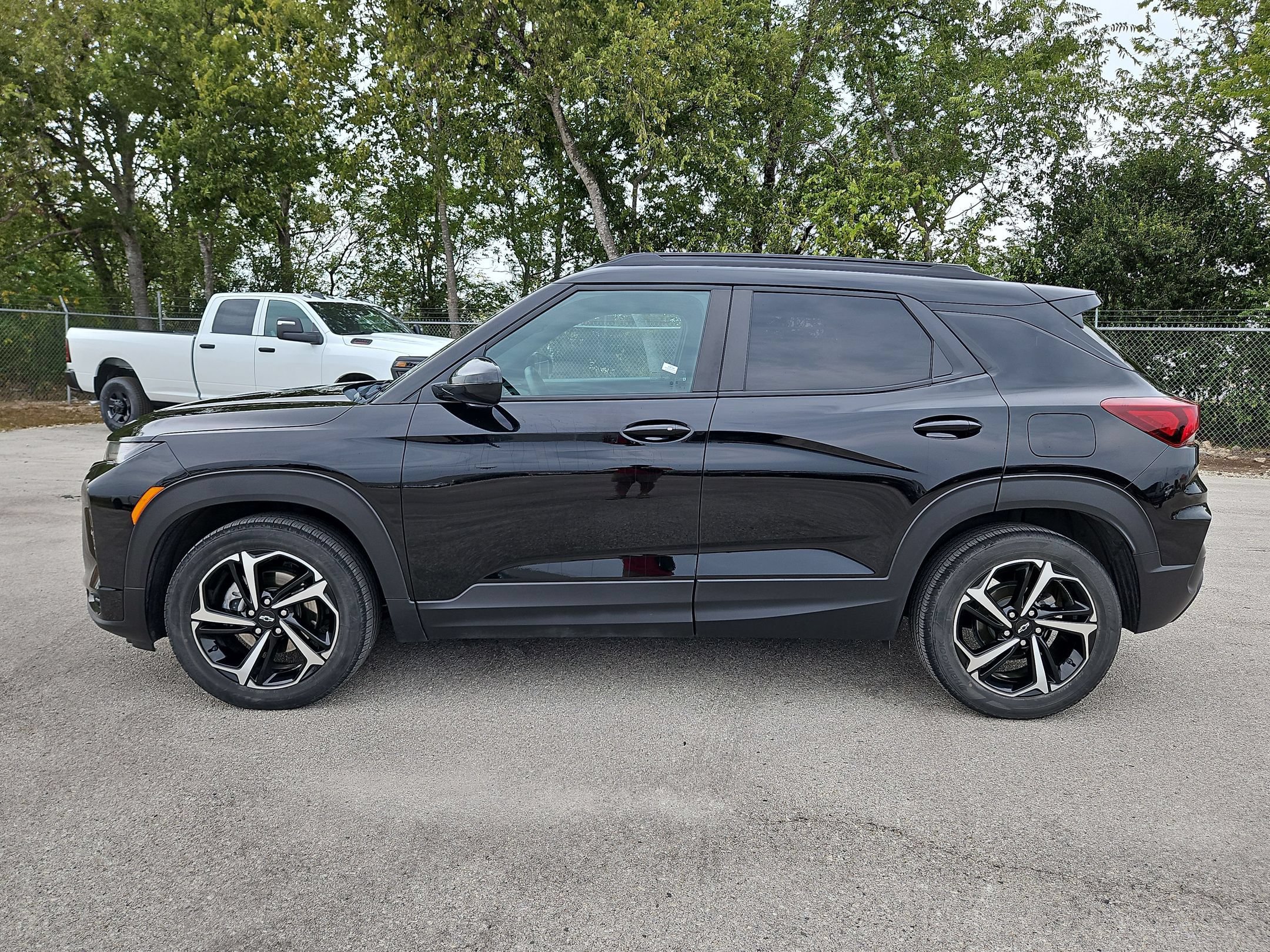 Used 2023 Chevrolet TrailBlazer RS w/ Sun and Liftgate Package FWD image 6