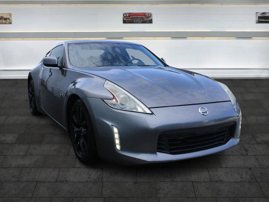 Used 2016 Nissan 370Z Coupe RWD image 1
