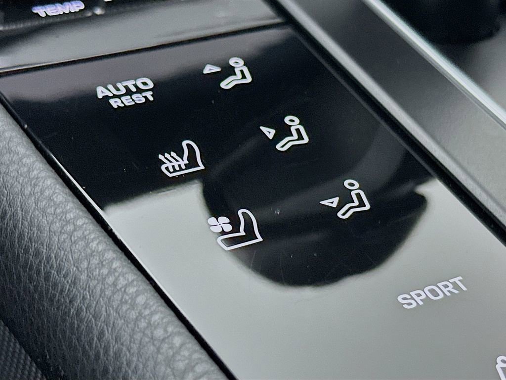 Certified 2023 Porsche Macan image 22