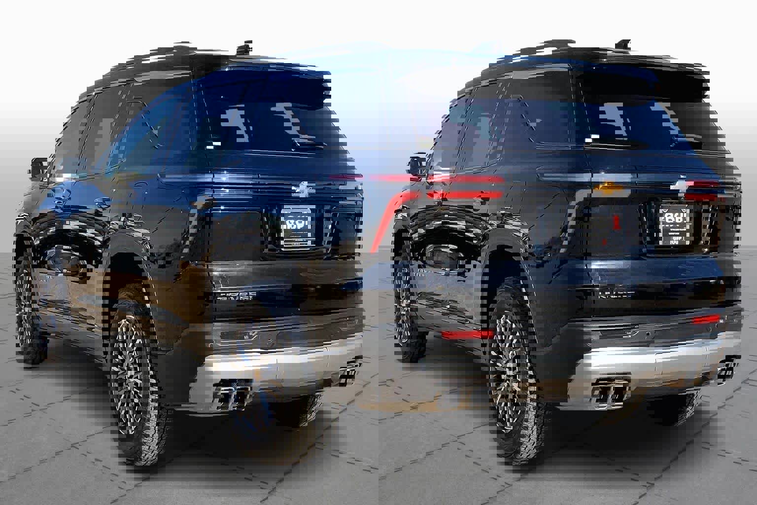 Used 2025 Chevrolet Traverse LT image 12