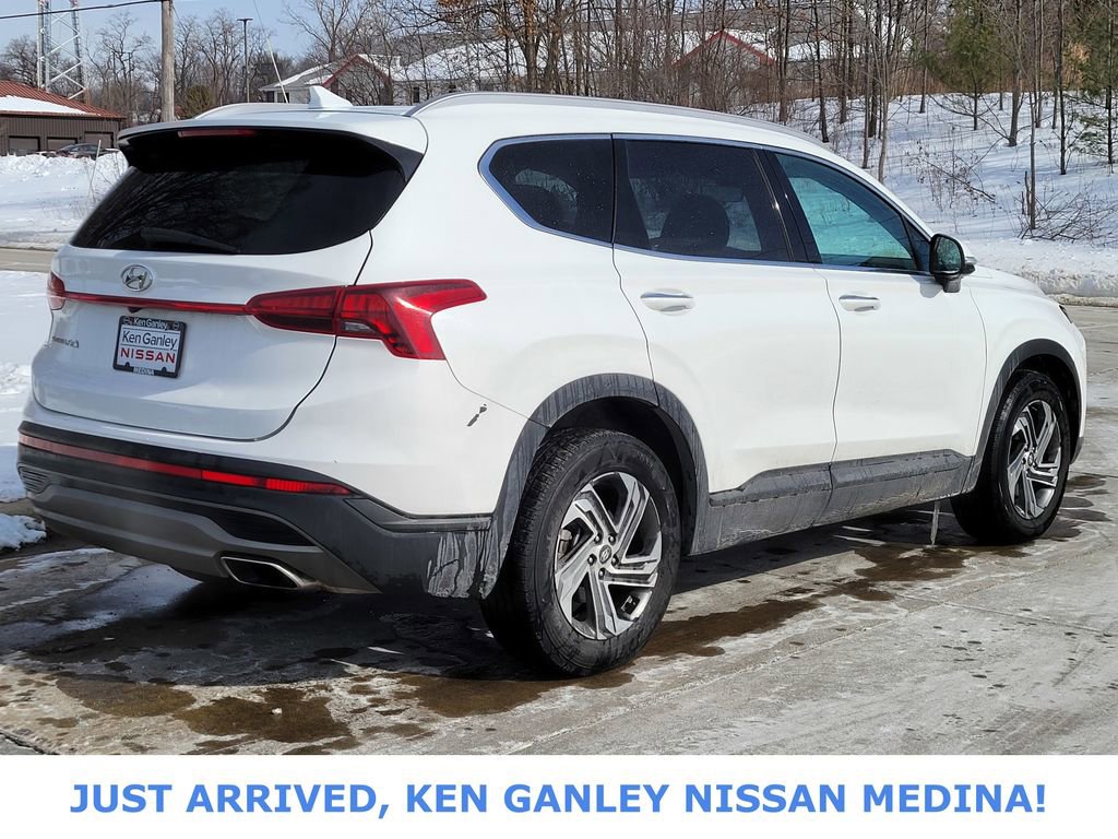 Used 2023 Hyundai Santa Fe SEL image 3
