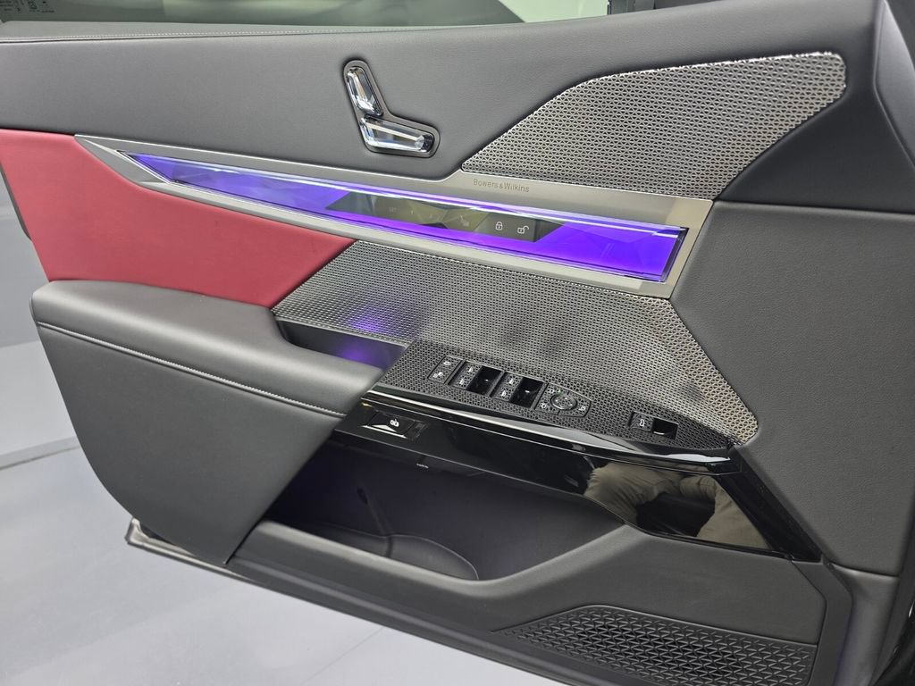 Certified 2025 BMW 740i RWD image 25