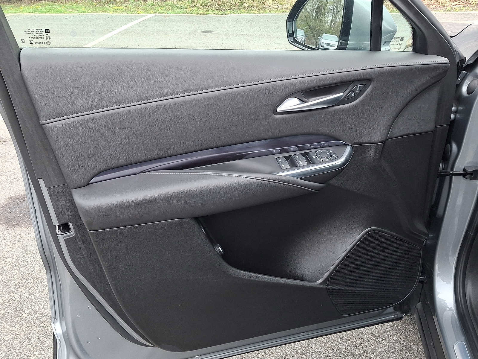 Used 2023 Cadillac XT4 Luxury w/ Cold Weather Package image 13