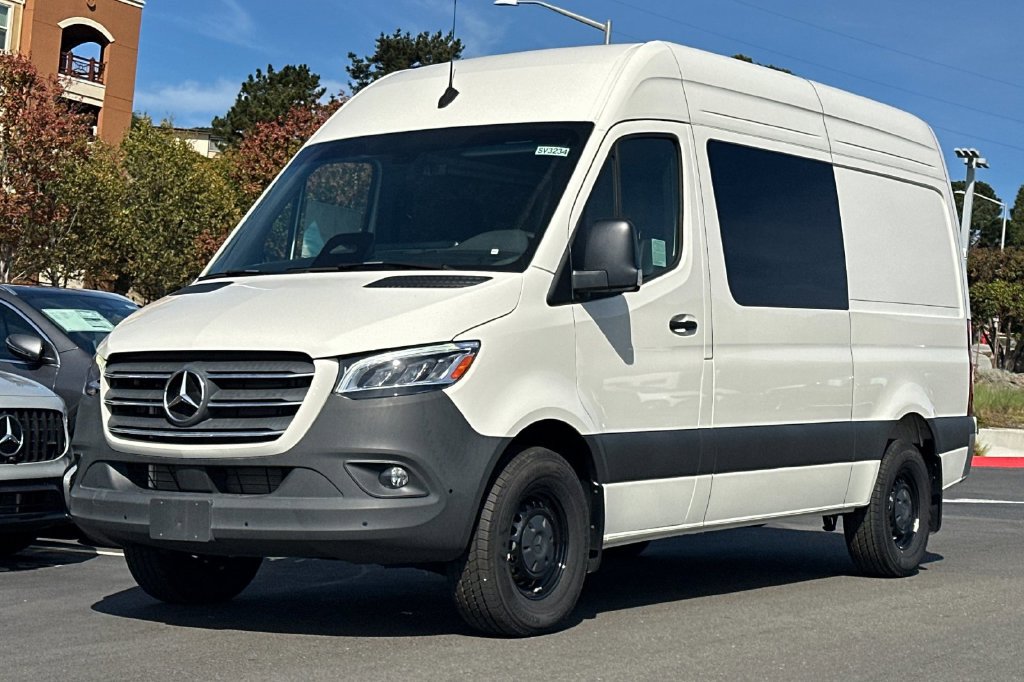 Used 2025 Mercedes-Benz Sprinter 2500 image 8