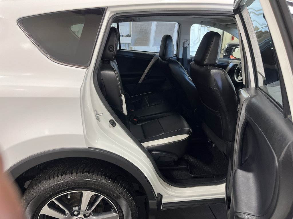 Used 2016 Toyota RAV4 XLE AWD/4WD image 16