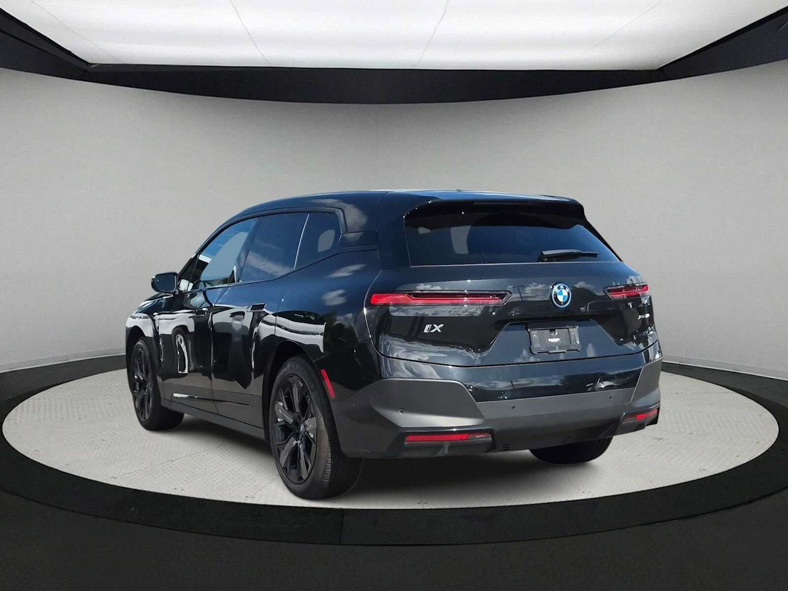 Used 2024 BMW iX xDrive50 AWD/4WD image 6
