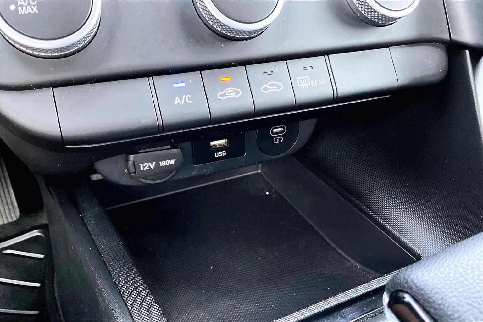 Used 2026 Hyundai Elantra SE FWD image 31