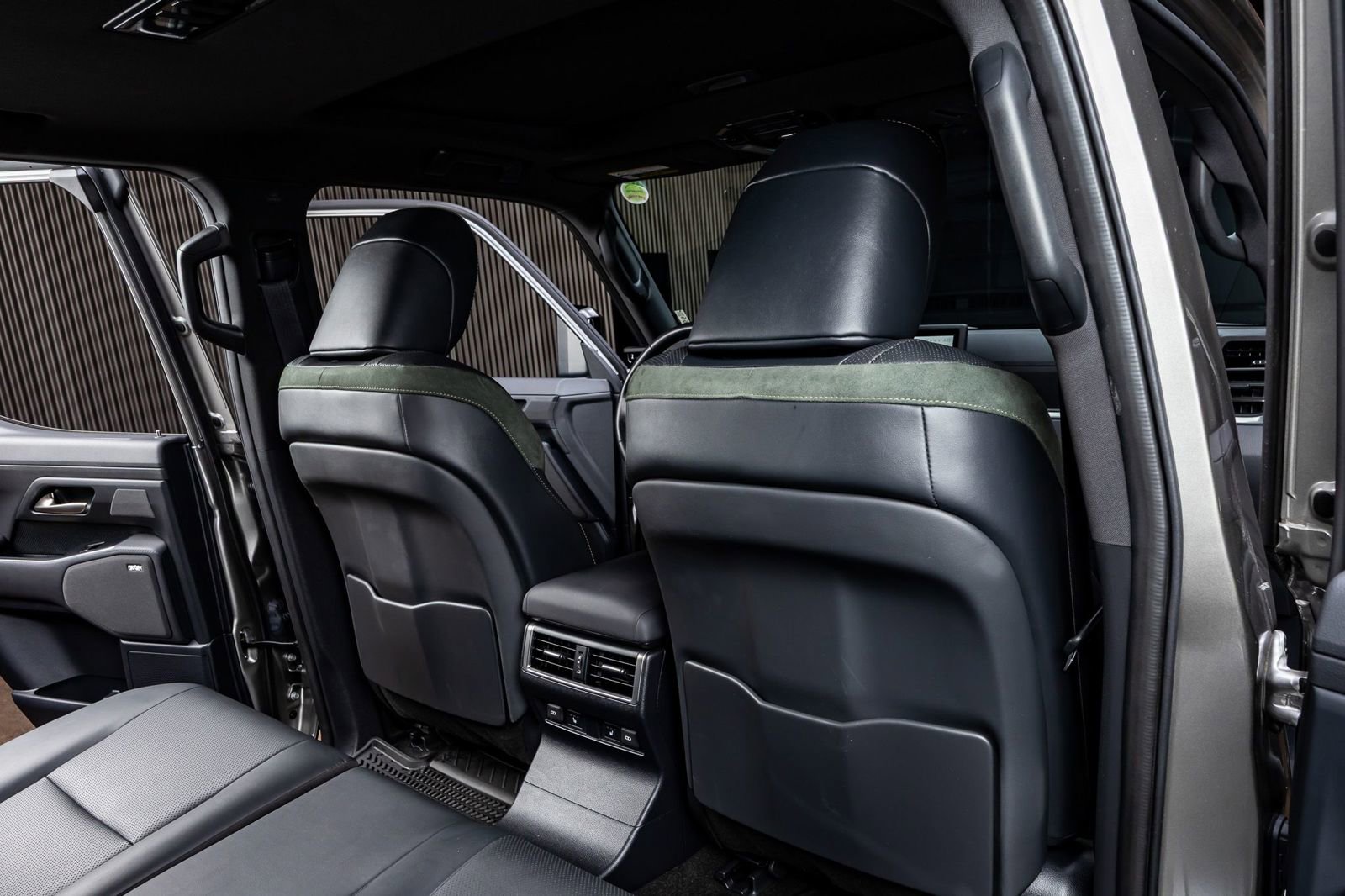 Used 2024 Lexus GX 550 image 32