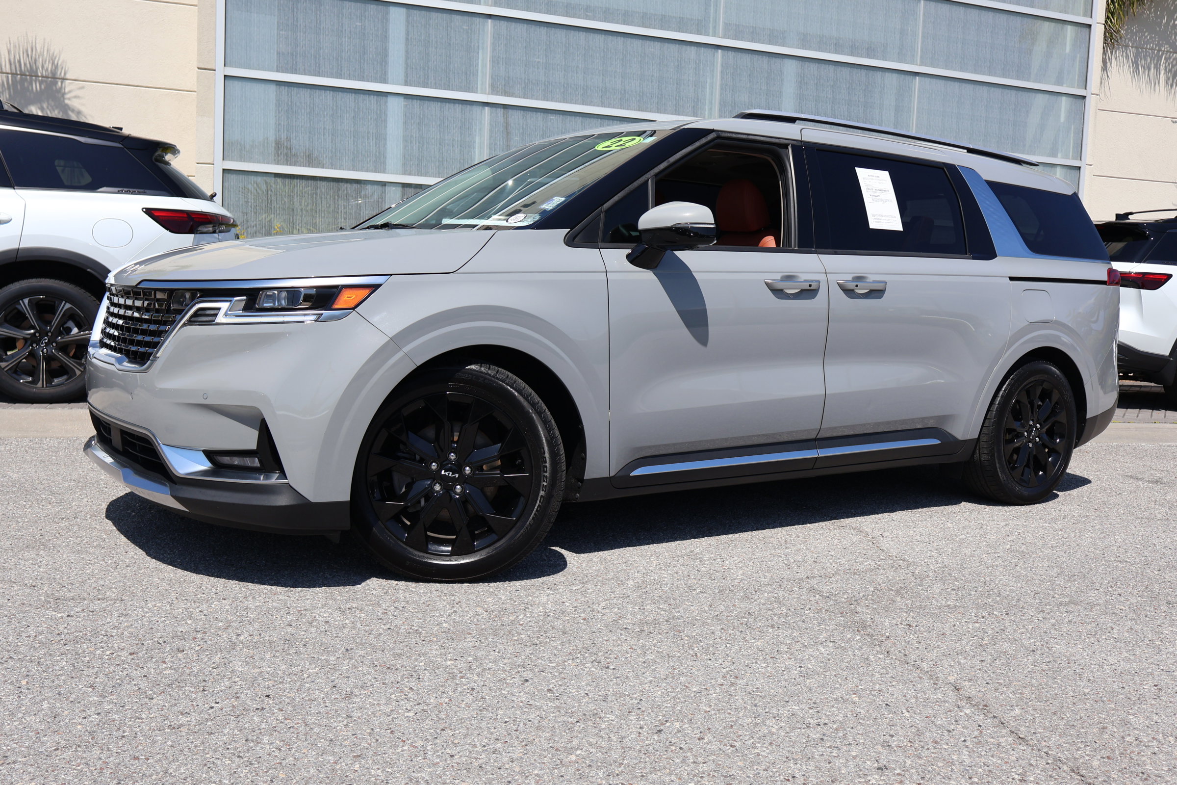 Used 2022 Kia Carnival SX Prestige FWD image 1