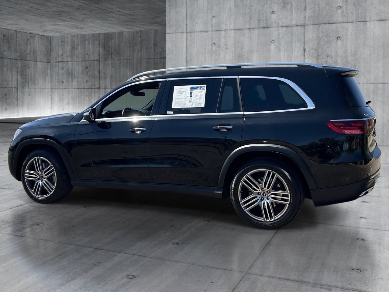 Used 2024 Mercedes-Benz GLS 450 4MATIC image 3