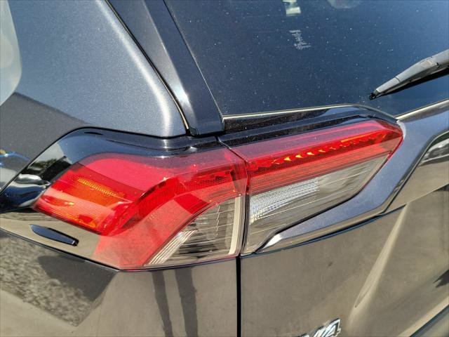 Used 2020 Toyota RAV4 XLE w/ All Weather Liner Package AWD/4WD image 8