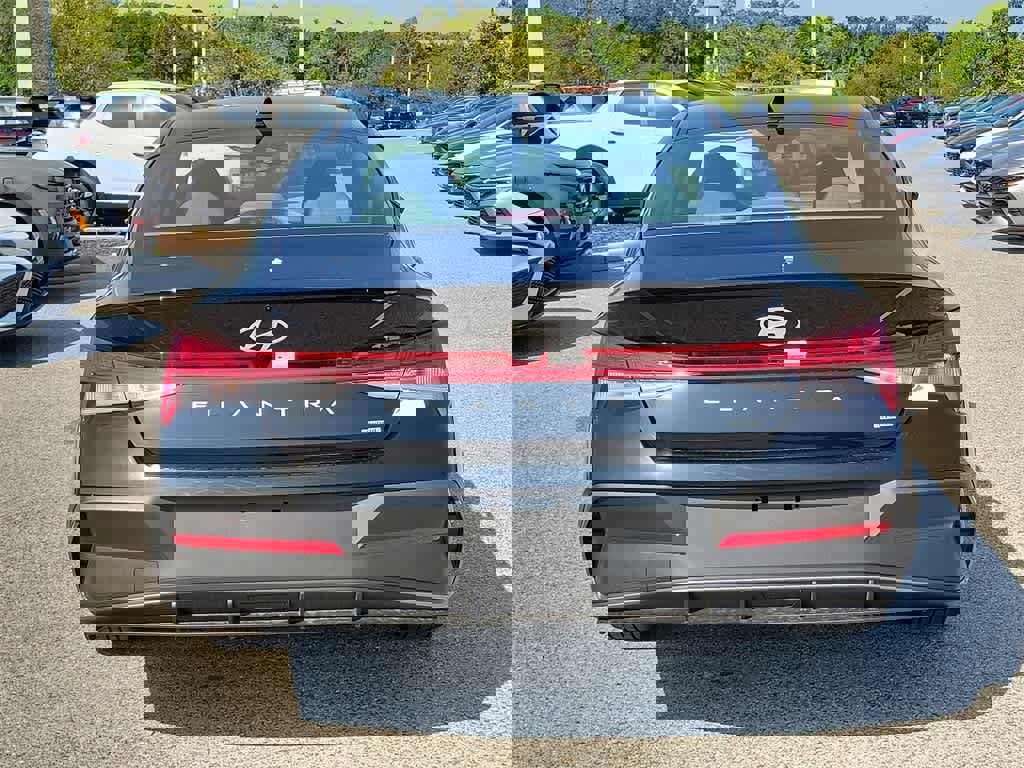 New 2025 Hyundai Elantra SEL image 7