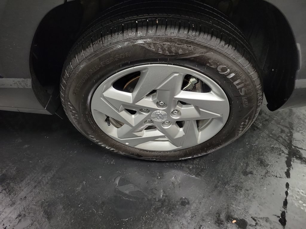 Used 2025 Hyundai Kona SE FWD image 12