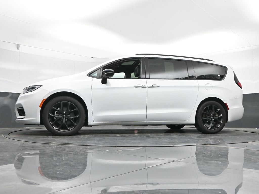 Used 2025 Chrysler Pacifica Limited FWD image 53