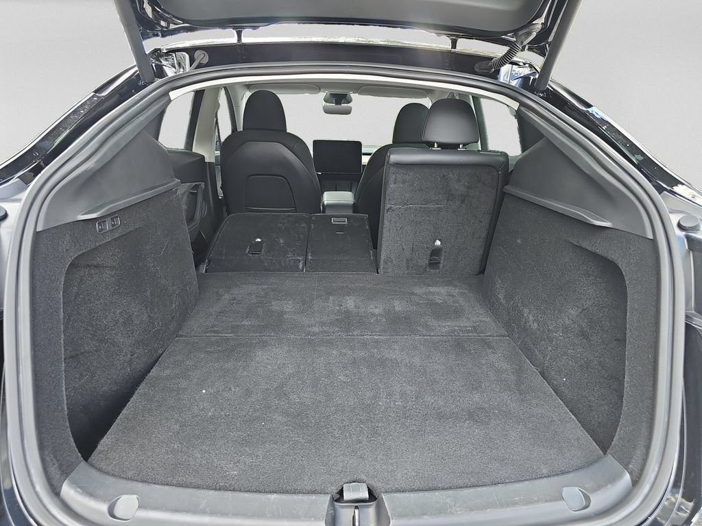 Used 2025 Tesla Model Y Long Range RWD image 29