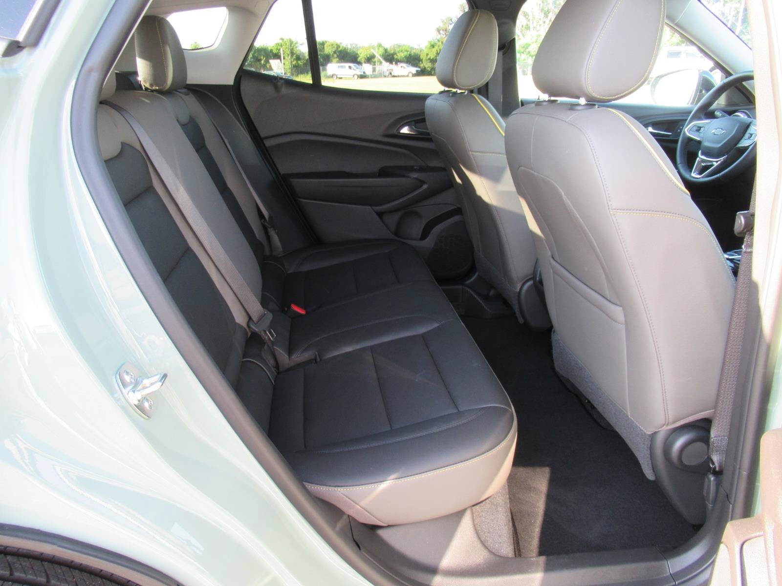 Used 2025 Chevrolet Trax ACTIV w/ Sunroof Package FWD image 32