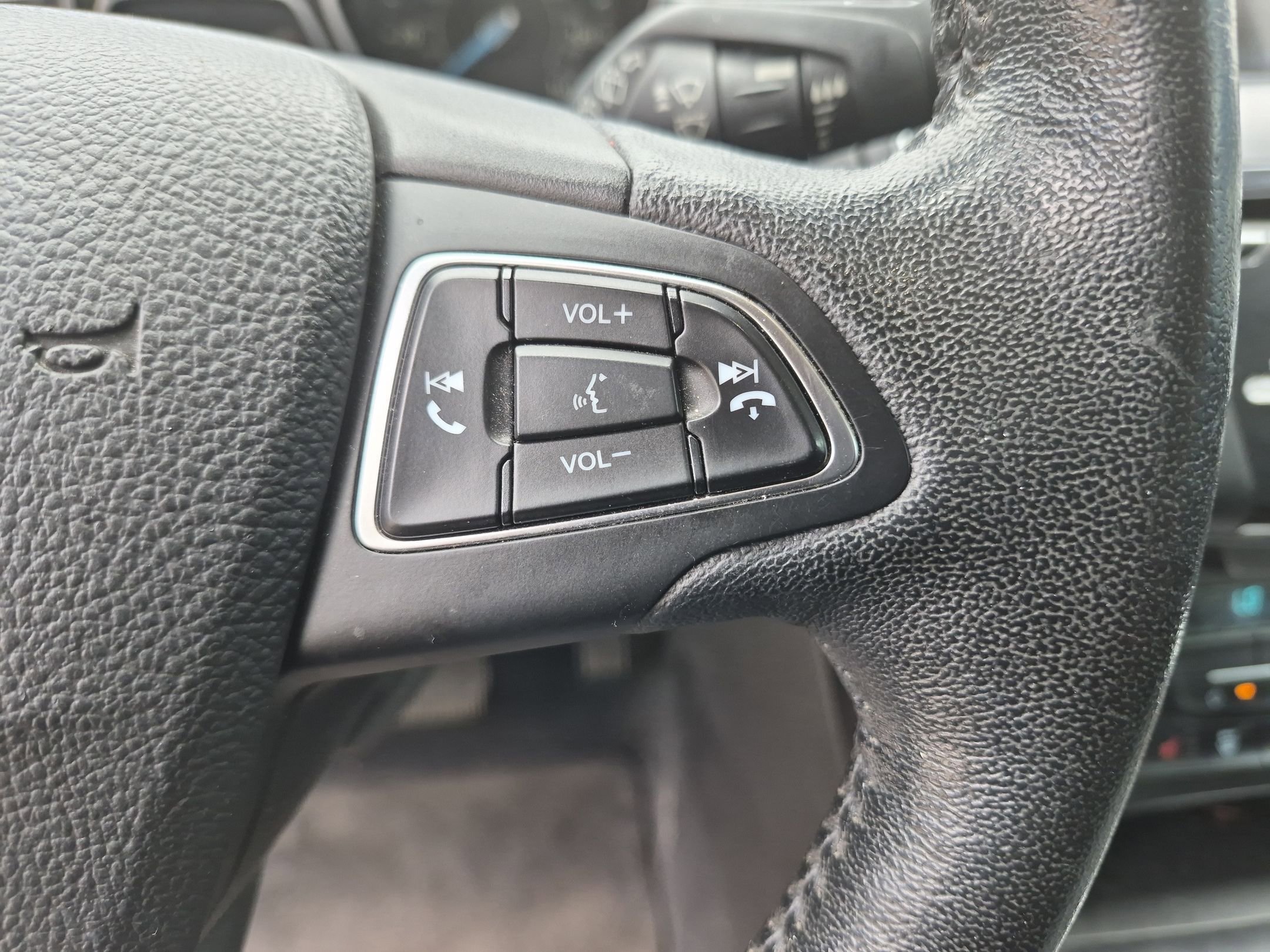 Used 2016 Ford Focus Titanium w/ Titanium Technology Package FWD image 18