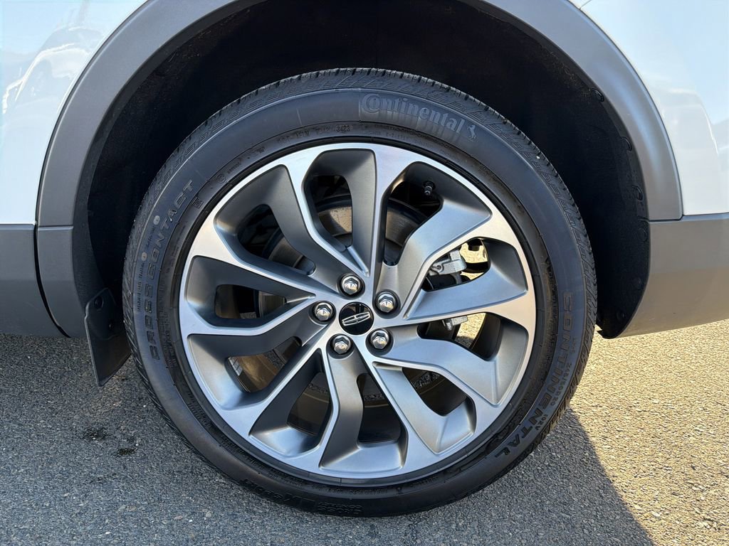 Certified 2023 Lincoln Nautilus Reserve w/ Equipment Group 201A image 31