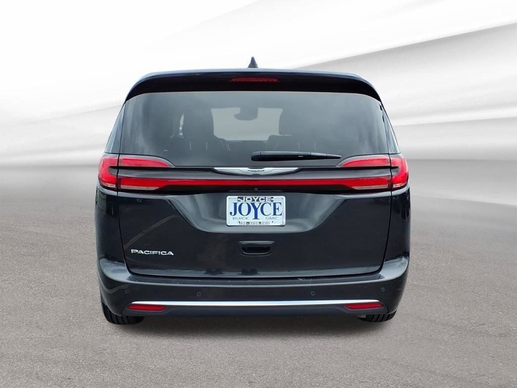 Used 2023 Chrysler Pacifica Touring-L FWD image 5
