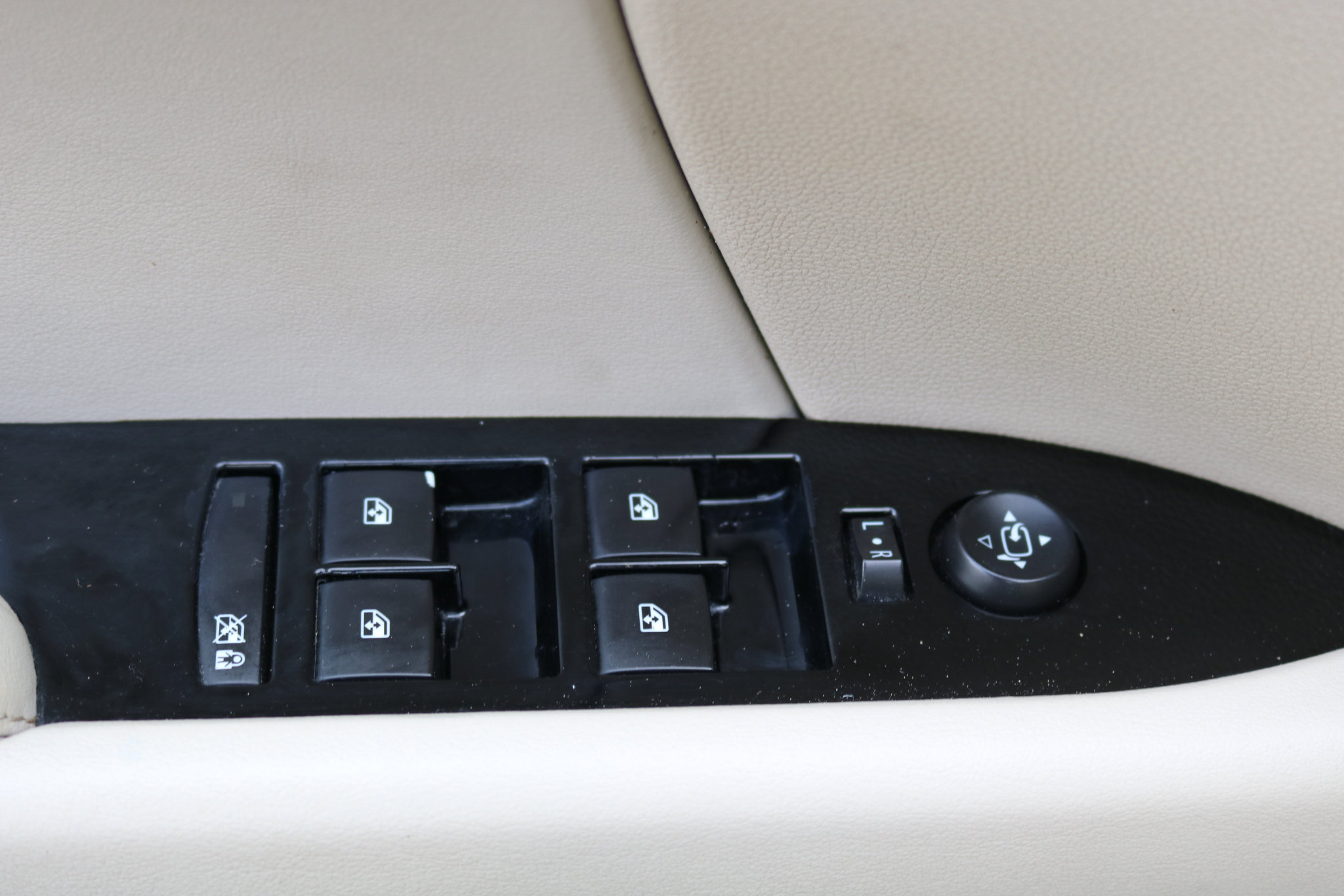 Used 2016 Cadillac XTS Luxury w/ Driver Awareness Package image 16