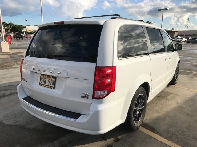 Used 2016 Dodge Grand Caravan R/T image 3