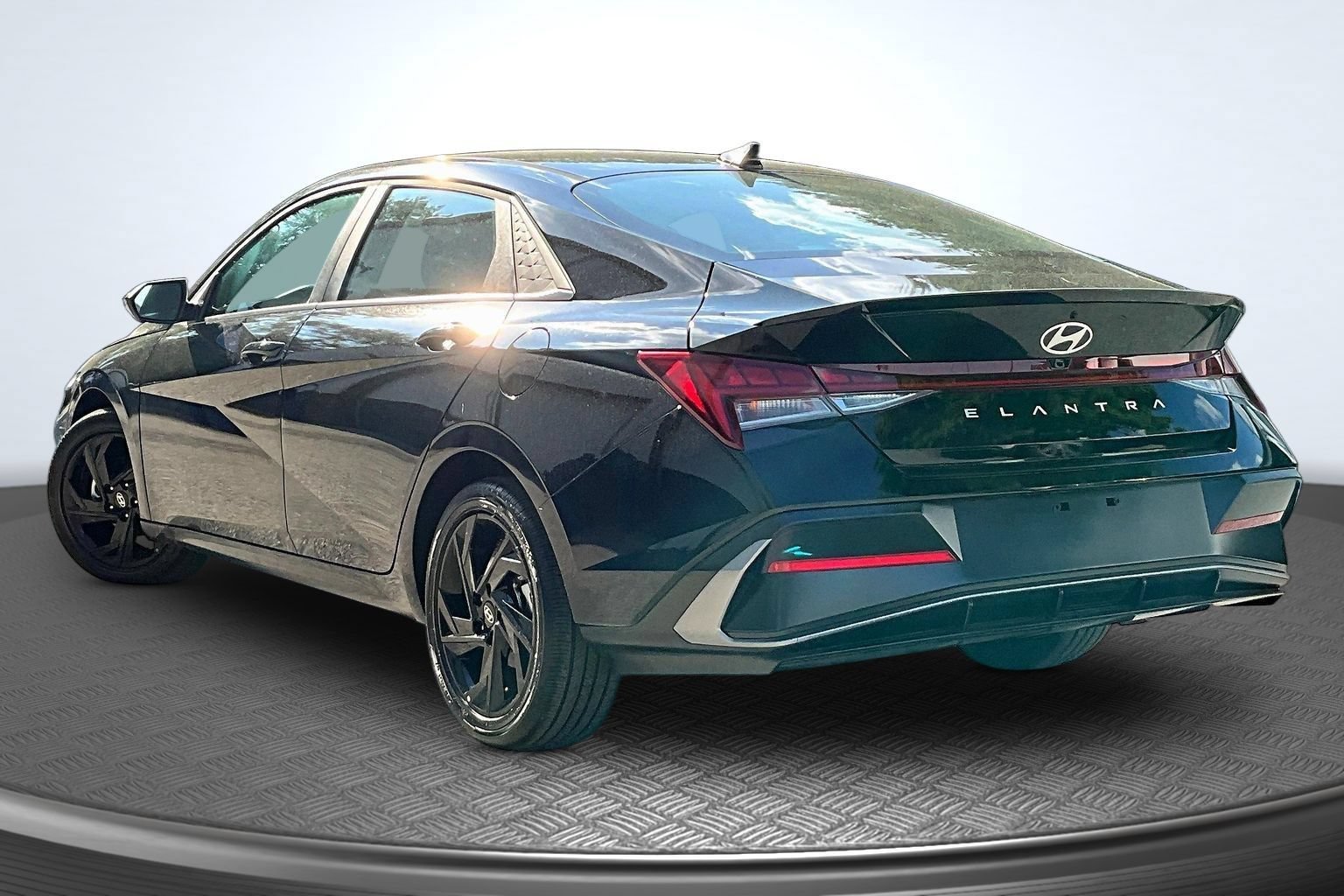 Used 2026 Hyundai Elantra SEL Sport Premium w/ Cargo Package FWD image 4