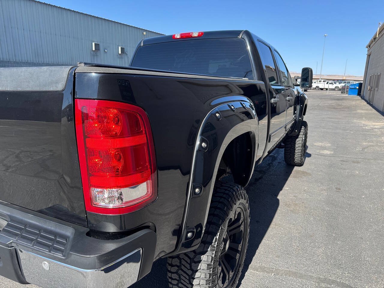 Used 2007 GMC Sierra 2500 SLE w/ Z71 Off-Road Package AWD/4WD image 16