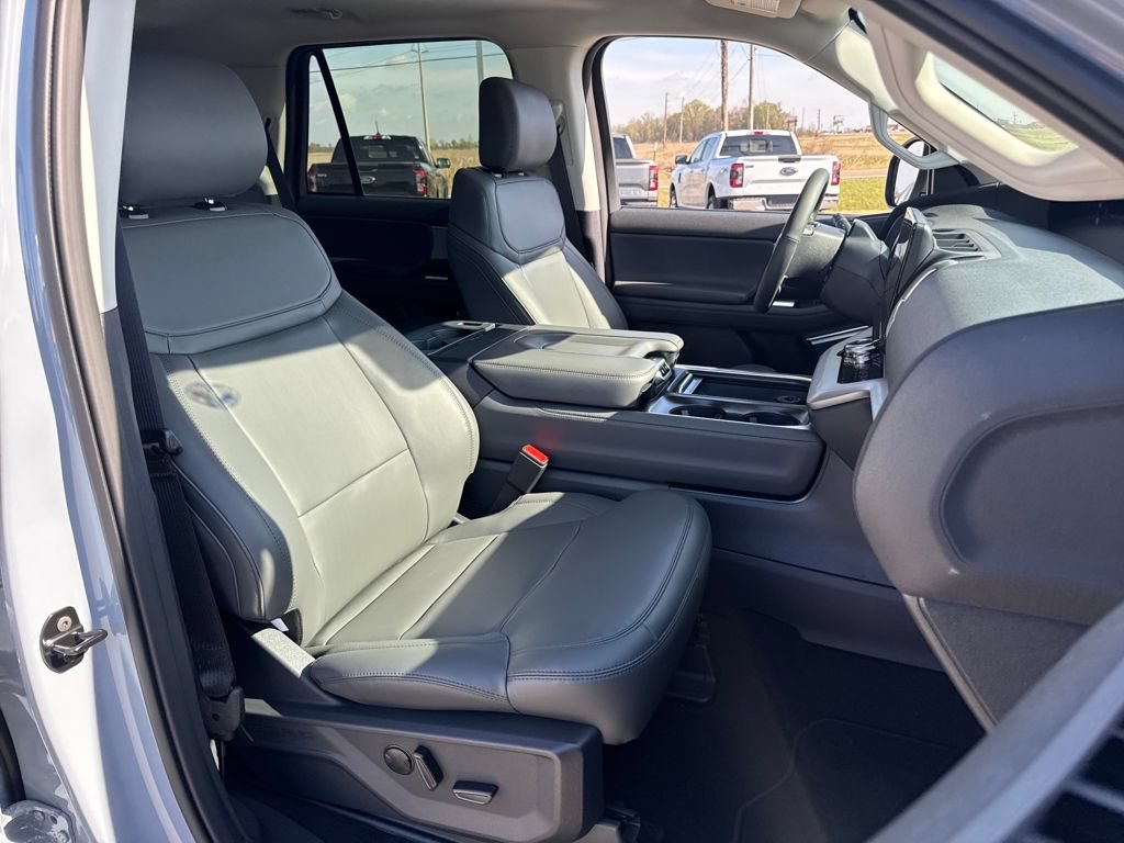 New 2026 Ford Expedition Active RWD image 11