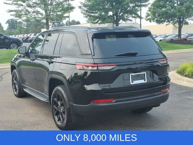 Used 2025 Jeep Grand Cherokee Altitude AWD/4WD image 6