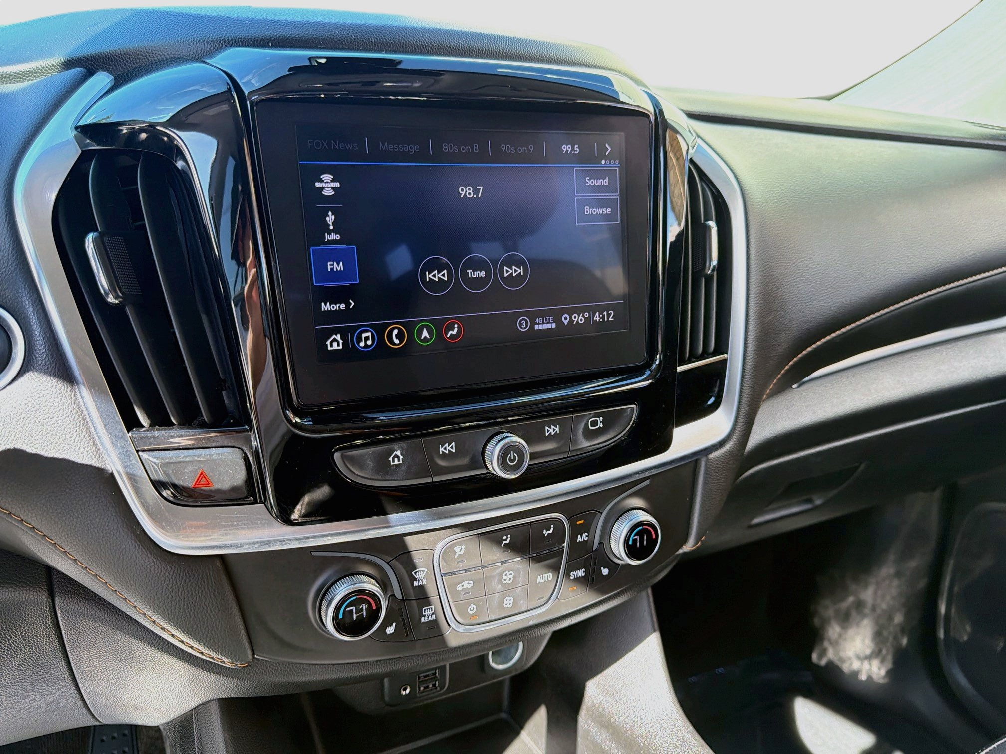 Used 2020 Chevrolet Traverse LT w/ LT Premium Package FWD image 12