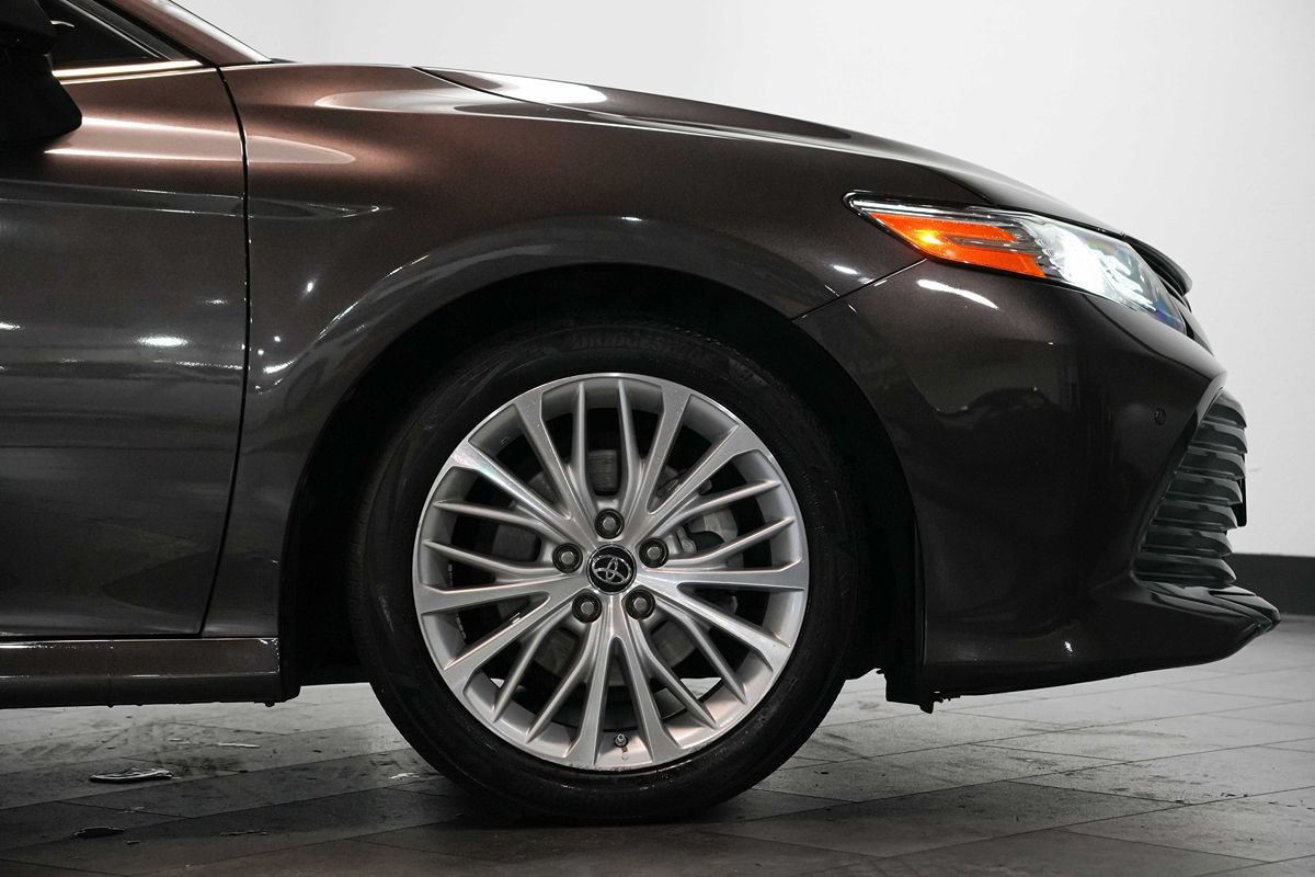 Used 2019 Toyota Camry XLE FWD image 9