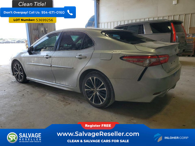 Used 2018 Toyota Camry SE w/ Moonroof Package FWD image 3