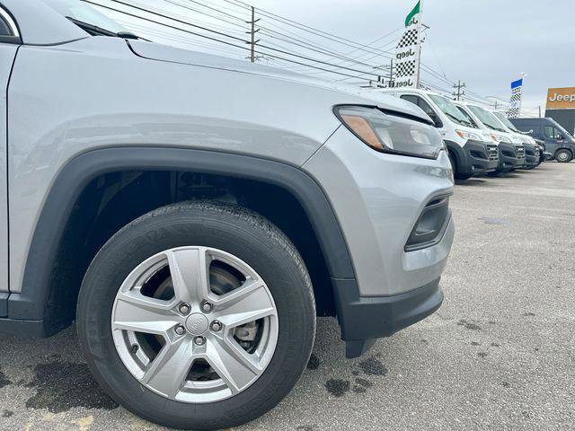 Certified 2023 Jeep Compass Latitude image 12