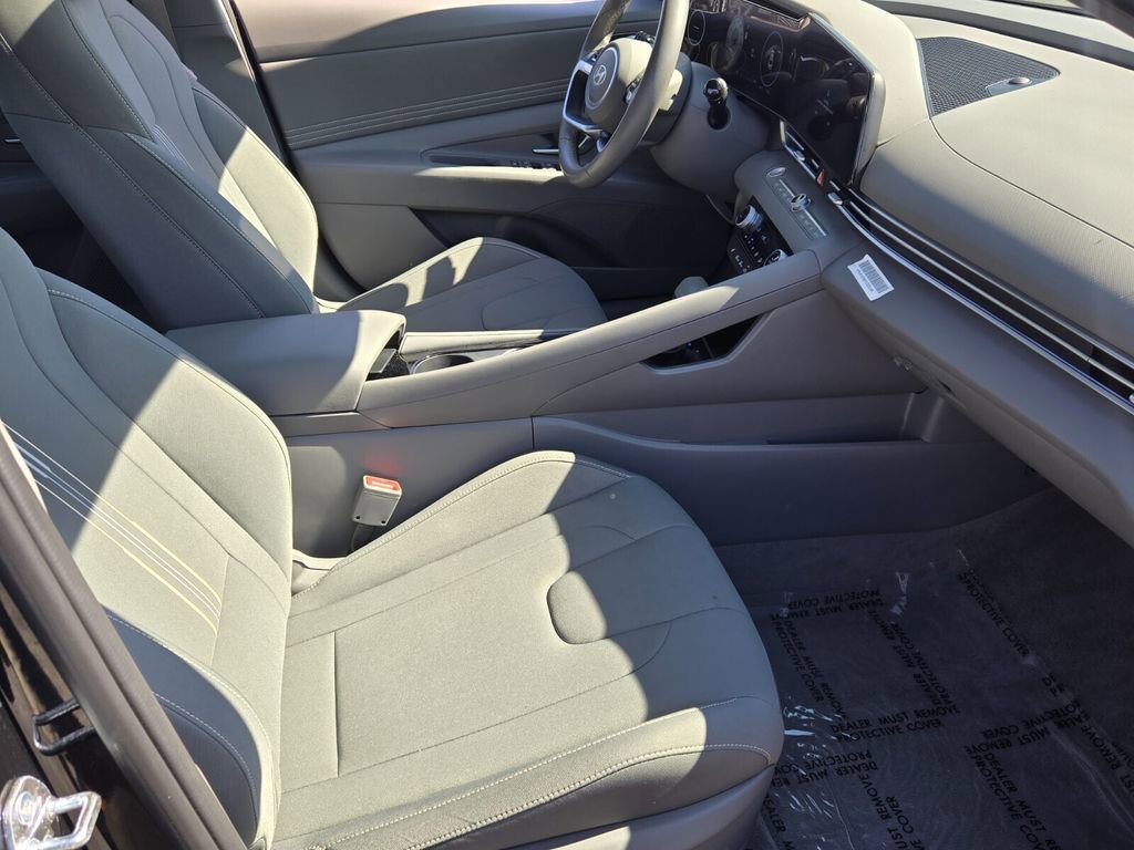 Certified 2025 Hyundai Elantra SEL image 16