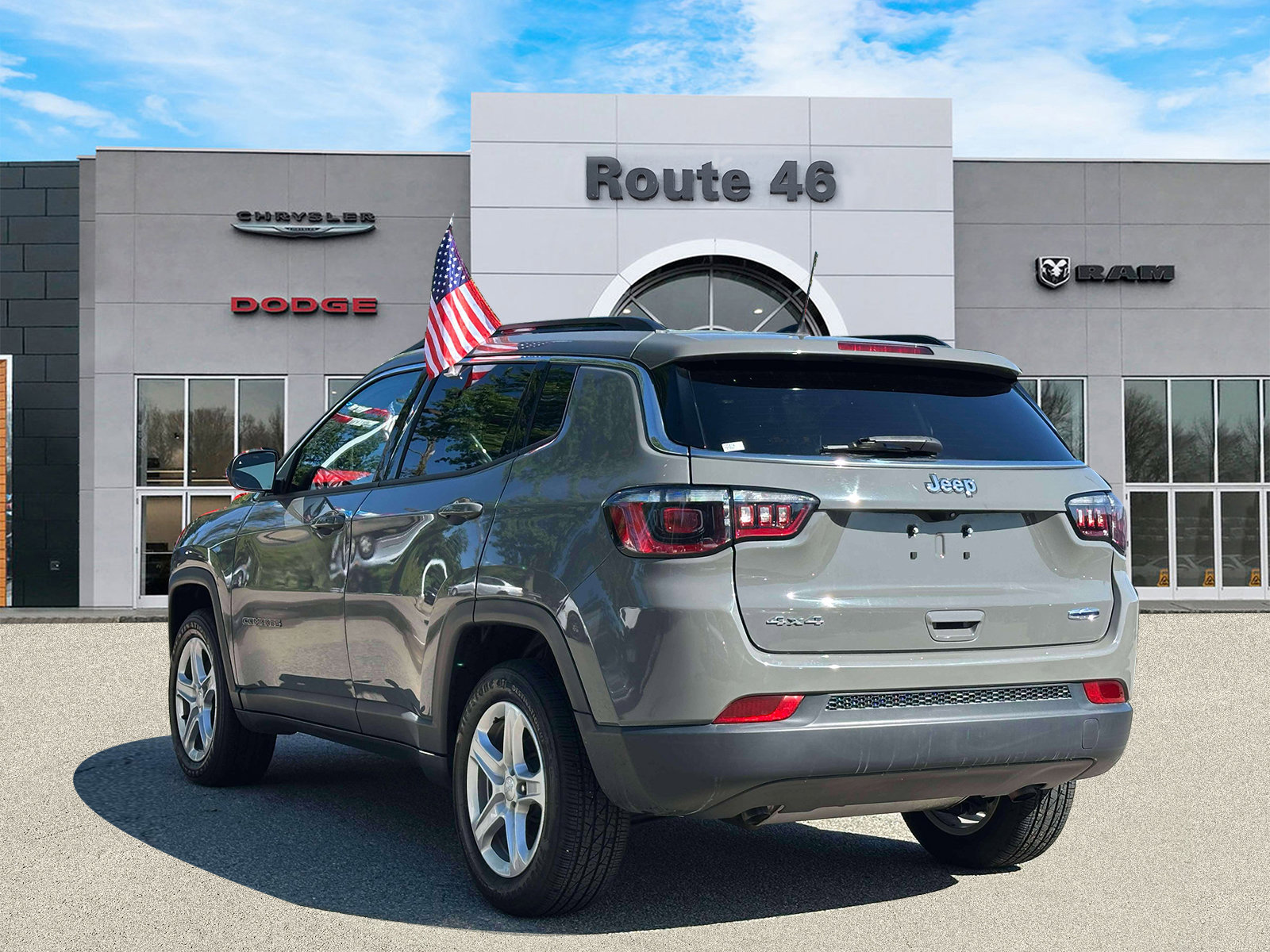 Used 2023 Jeep Compass Latitude AWD/4WD image 4