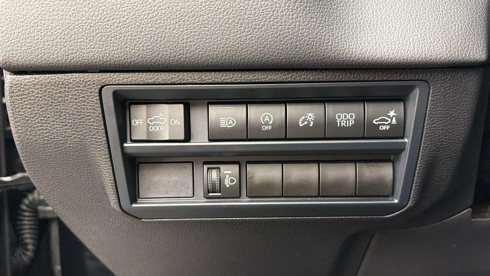 Used 2025 Toyota Tundra Limited image 30