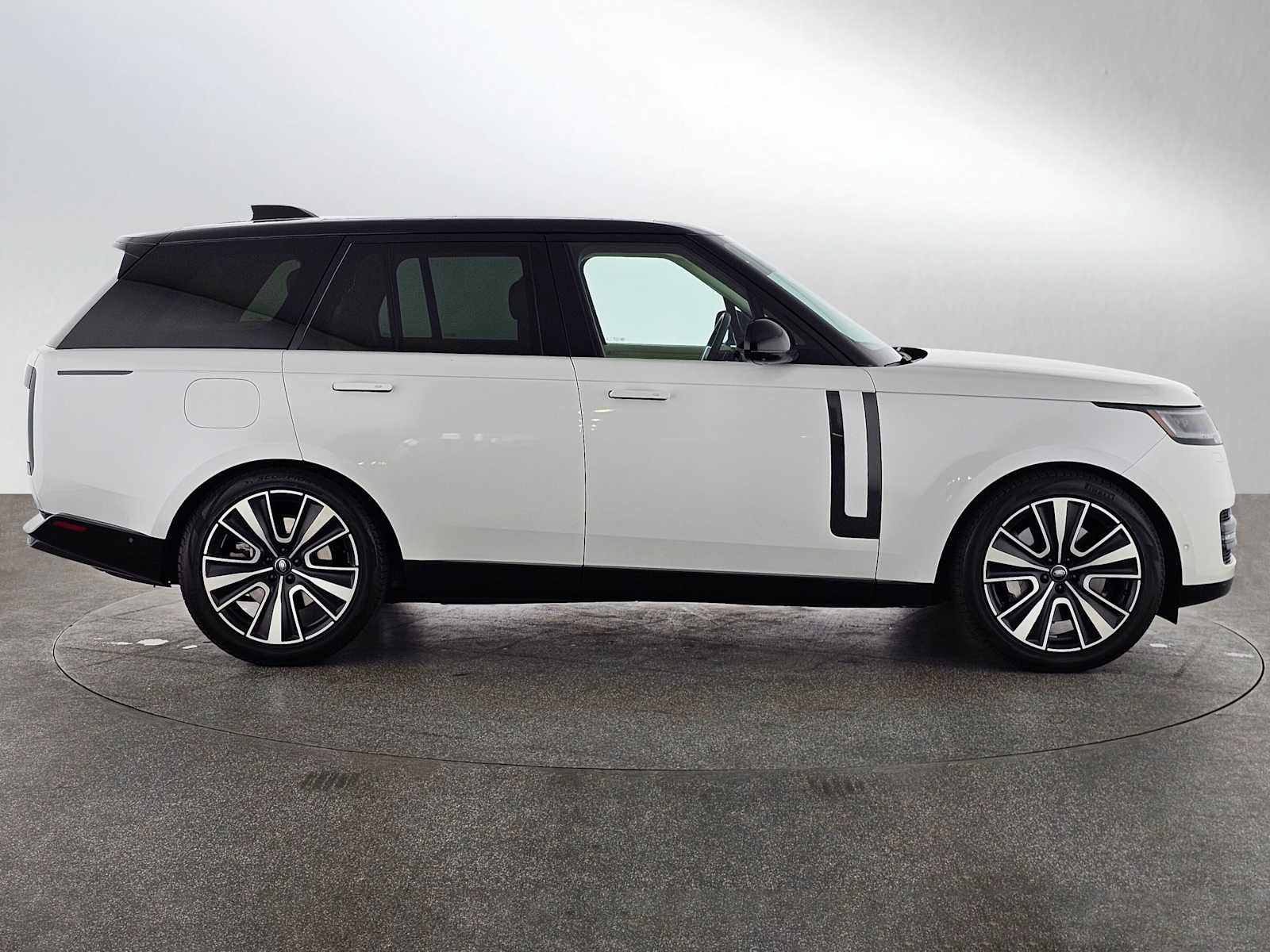 Used 2024 Land Rover Range Rover SE AWD/4WD image 6
