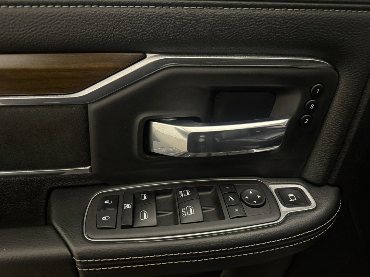 Used 2022 RAM 3500 Laramie image 22