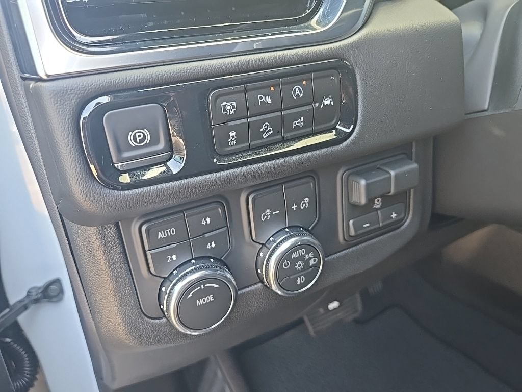 New 2026 GMC Yukon XL Denali w/ Denali Reserve Package AWD/4WD image 13