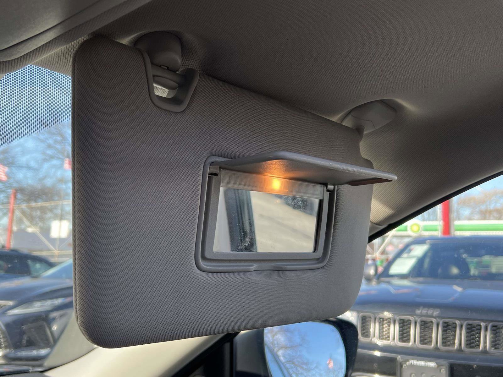 Used 2020 Nissan Rogue SL w/ Premium Package image 34