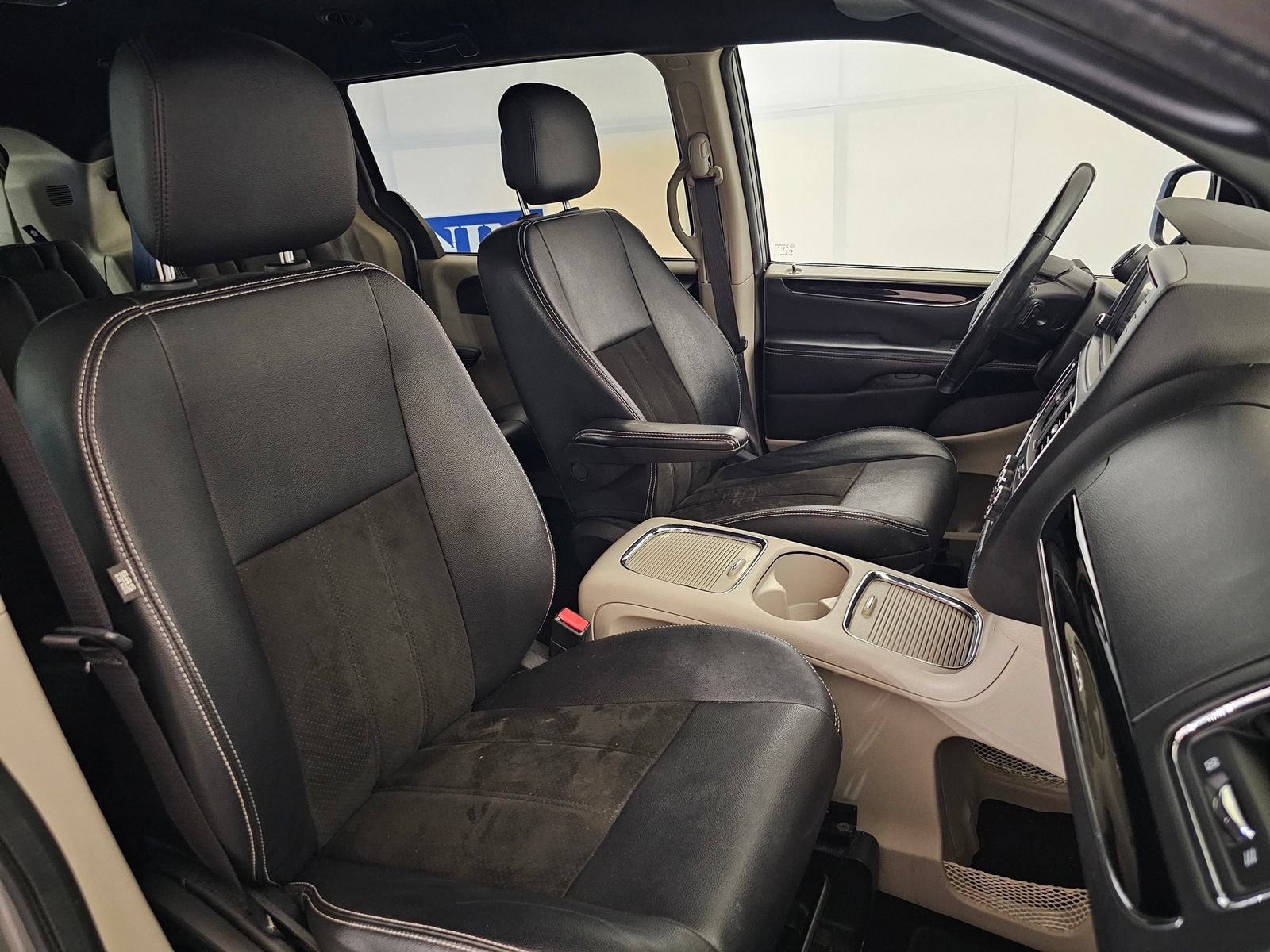 Used 2019 Dodge Grand Caravan SXT FWD image 26
