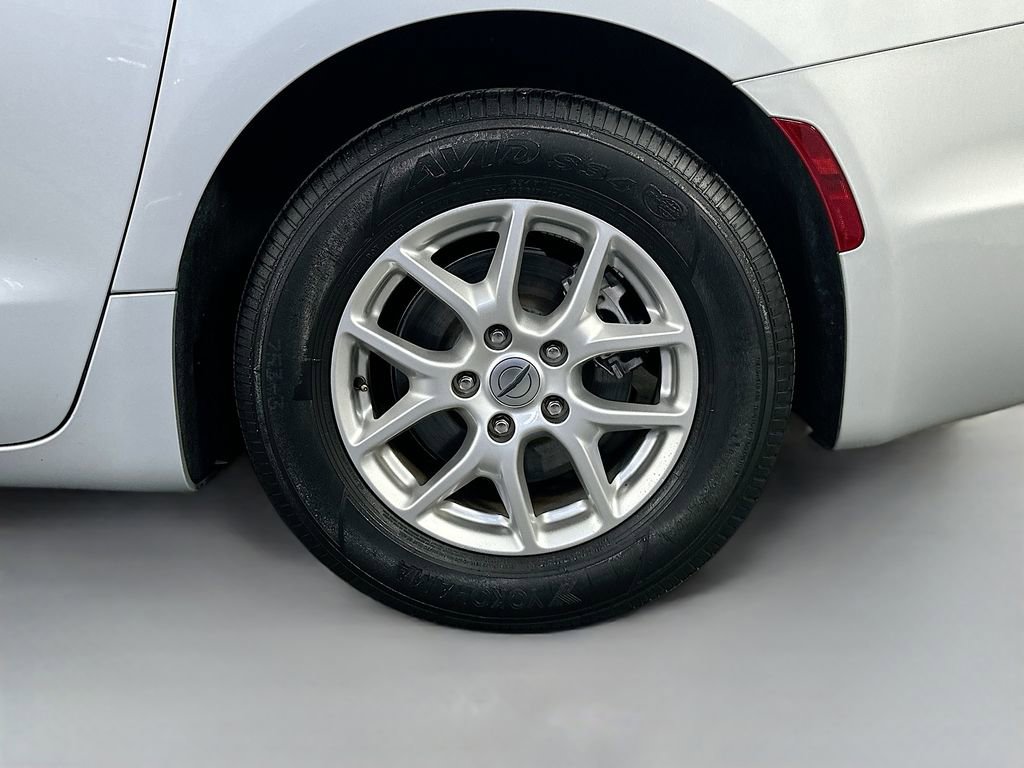 Used 2024 Chrysler Pacifica Touring-L FWD image 33