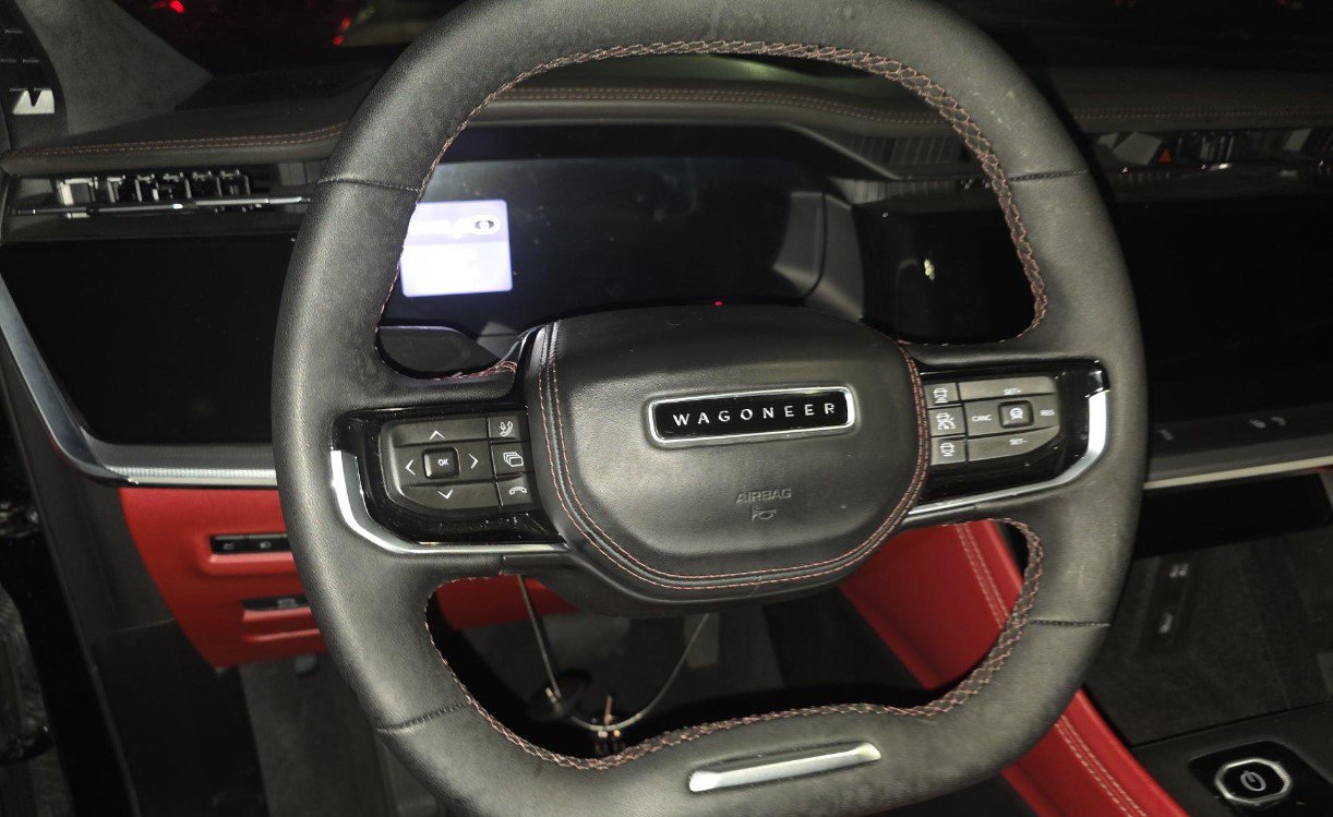 Used 2025 Jeep Wagoneer S Launch Edition w/ Trailer Tow Group AWD/4WD image 8