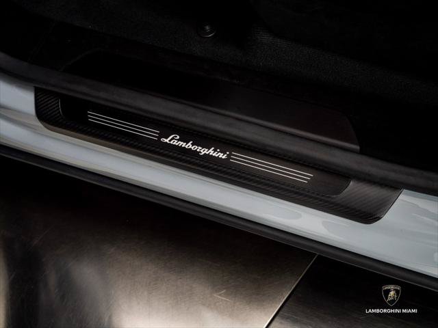 Used 2024 Lamborghini Urus Performante AWD/4WD image 30