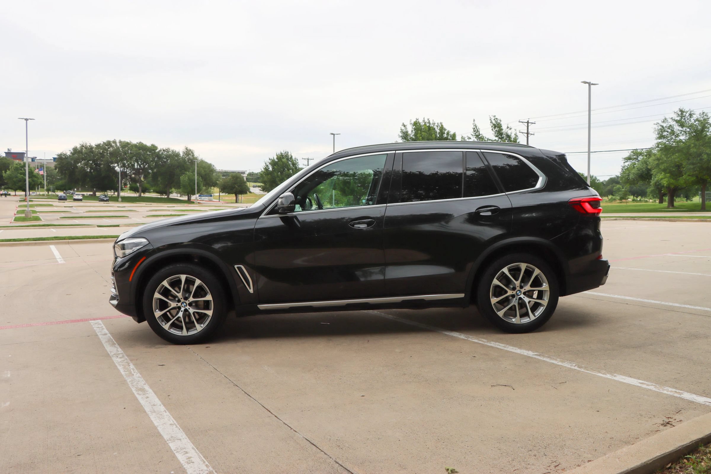 Used 2019 BMW X5 xDrive40i w/ Convenience Package AWD/4WD image 4
