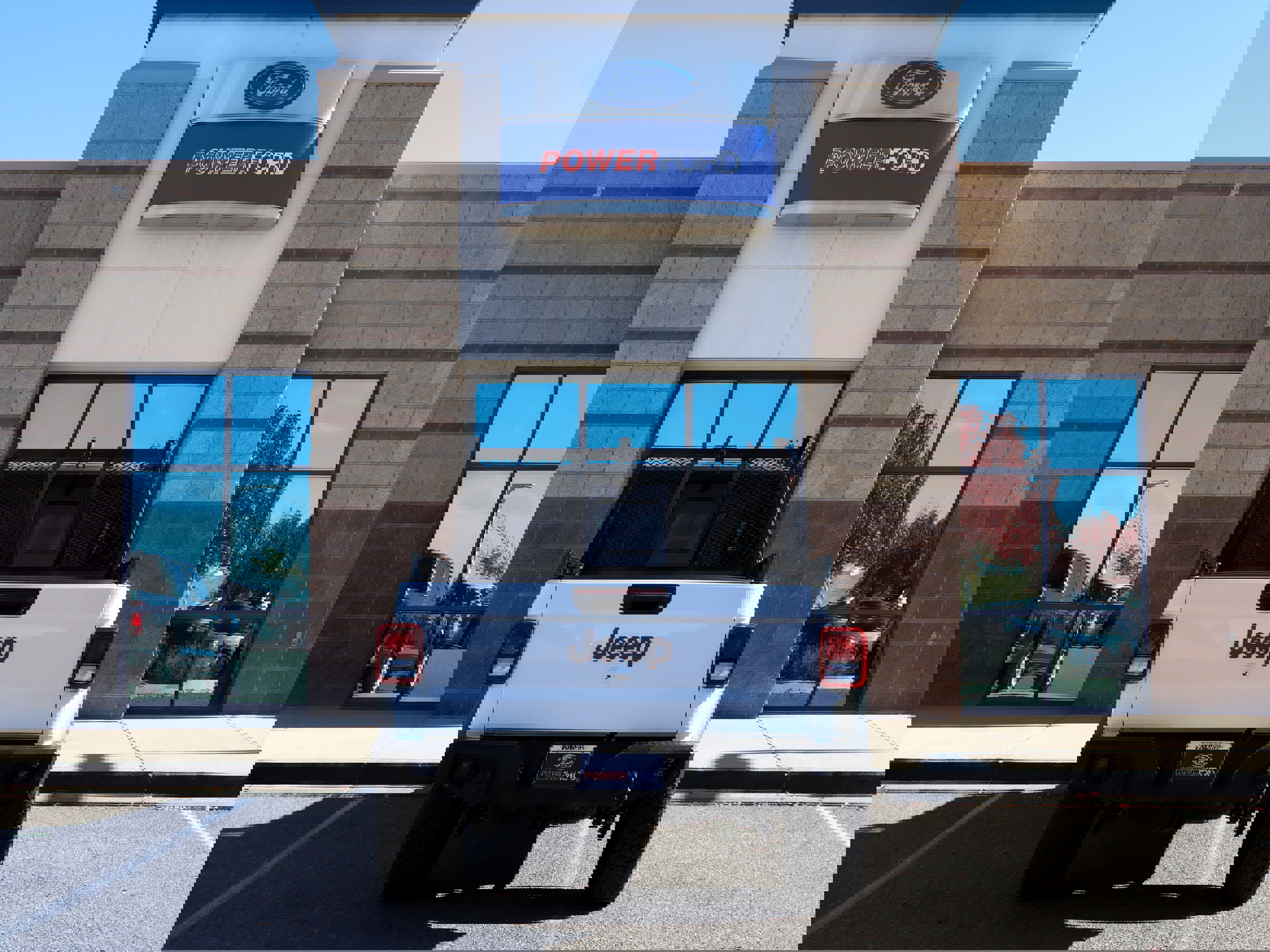 Used 2023 Jeep Gladiator Mojave w/ Trailer Tow Package image 7